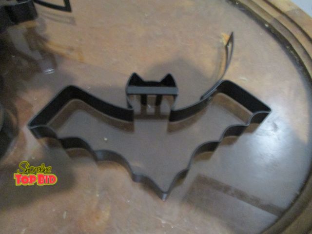 Lot 59-80044 - 6 huge iron Halloween cookie cutters ,witch, jack-o-lantern, bat, snowflake, snowman, ghost.