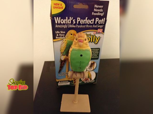 Lot 59-43482 - World's Perfect Pet "Perfectly Polly" Realistic Bird, works