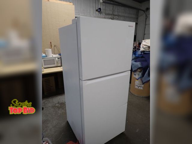 Lot 59-96027 - Samsung Twin Cooling Refrigerator/Freezer Plus Top Freezer Refrigerator, Working, Like New