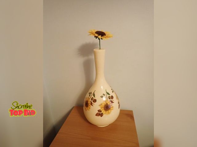 Lot 59-43472 - Vintage 1979 Ceramic Art Pottery Vase Yellow Sunflower