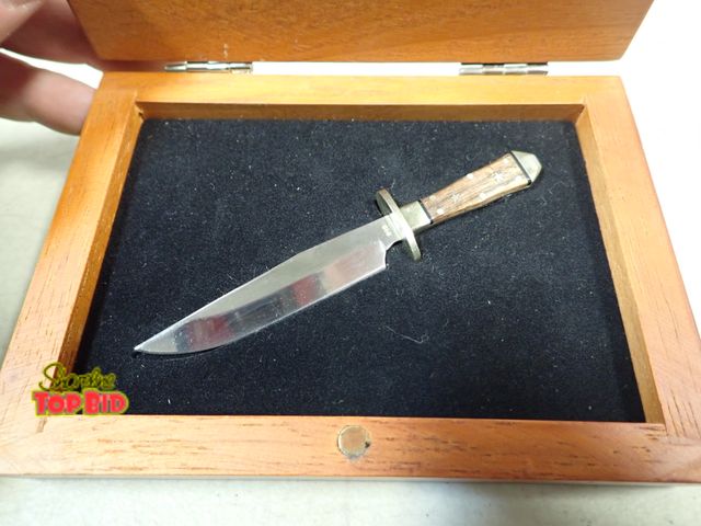 Lot 59-41292 - Small Windless Daggar with Wooden Case No. 819