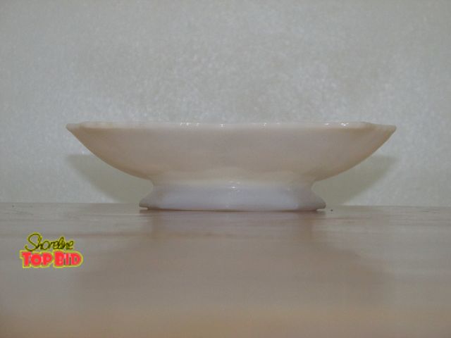 Lot 59-10068 - Vintage Anchor Hocking milk glass serving bowl, no chips or cracks