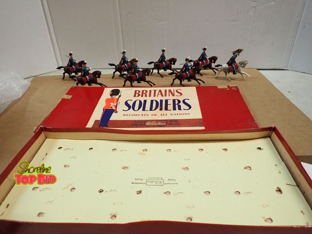 Lot 59-20051 - 8-Pc Set Cast Horses Britians Soldiers with Original Box, Excellent Condition