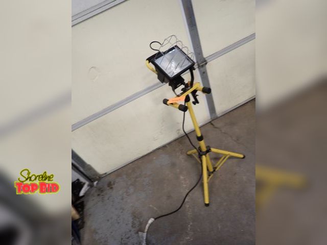 Lot 59-41065 - Construction Light on Stand