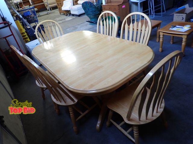 Lot 59-20001 - Large Solid Oak Dining Room Table with 6 Chairs and 2 Store-In Table Leaves. Very Solid, Good Condit...