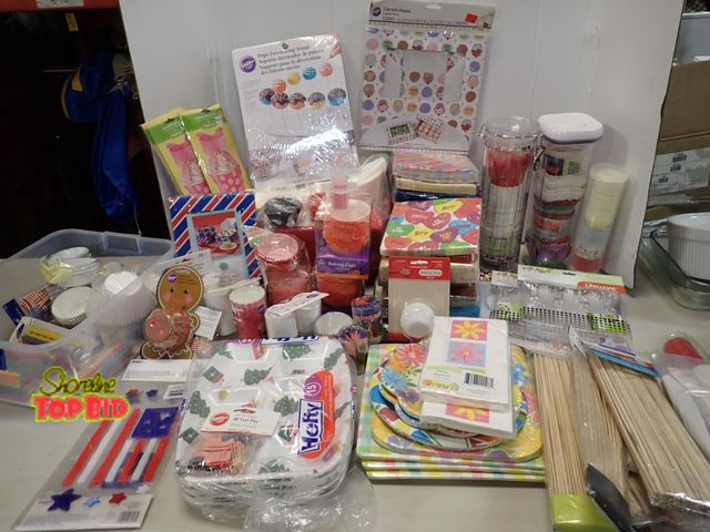 Lot 59-41331 - Party &amp; Baking Supplies