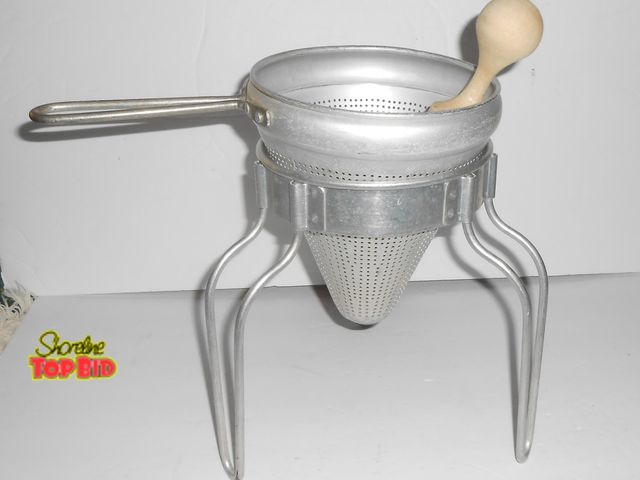 Lot 59-74268 - Vintage Wear Ever Aluminum Caning food strainer set