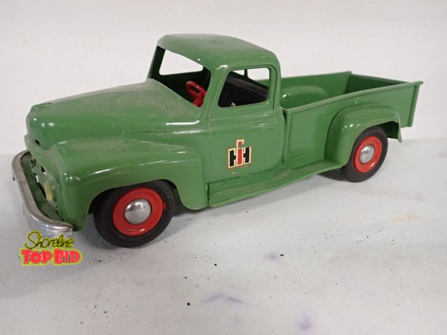 Lot 59-14172 - 1953-55 International Harvester R-110 Scale 1:25, Great Condition, 4" long