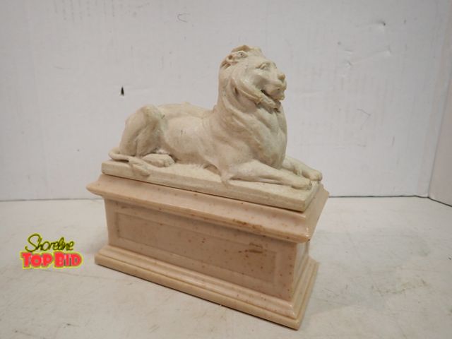 Lot 59-14397 - Vintage Lion Figurine Statue Bookend on Plinth Style Base 7" x 6 1/2" x 3"