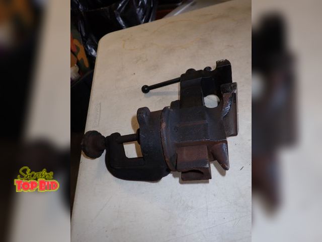 Lot 59-21239 - Vintage Bench Top Anvil Iron 3 1/2" Jaw Combination Vise, Portable, Working