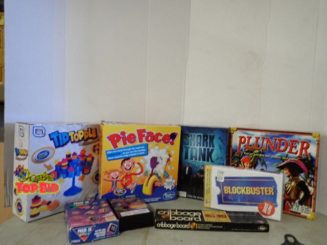 Lot 59-51004 - 8 Board Games
