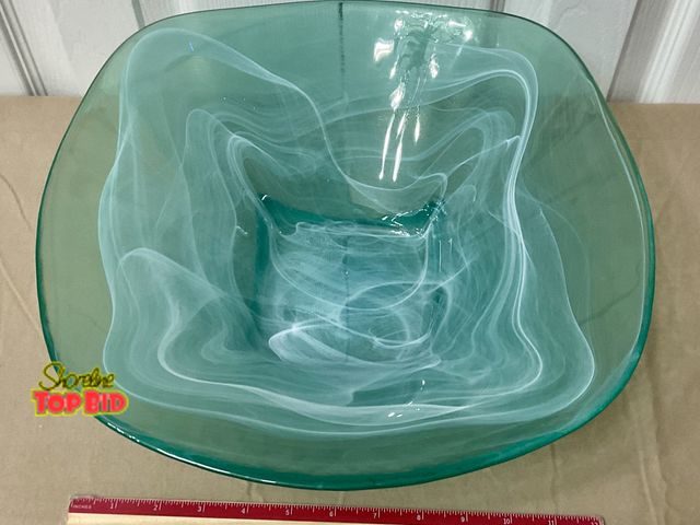 Lot 59-83044 - Beautiful teal and white swirled decorative glass bowl. Excellent condition with no issues.