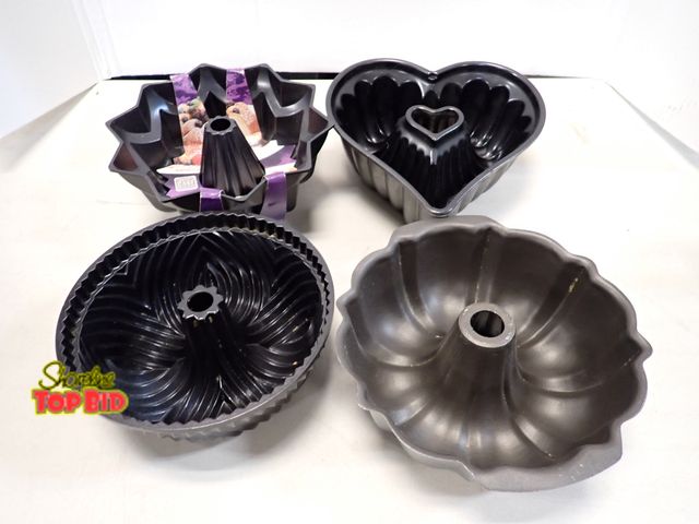 Lot 59-41603 - 4 Bundt Pans
