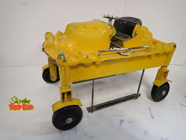 Lot 59-10171 - Ca. 1940s Swan Hill Car Lift Hyster Cast - Works. Estimated value up to $195.00