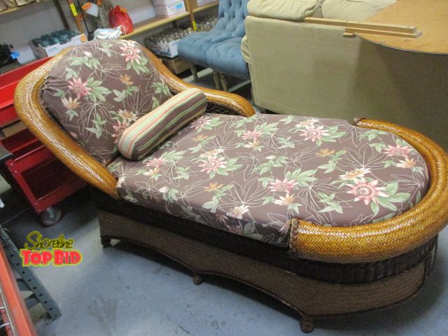 Lot 59-43988 - Wicker Fainting Couch