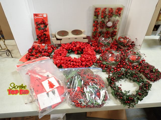 Lot 59-41643 - Holiday decor and accessories