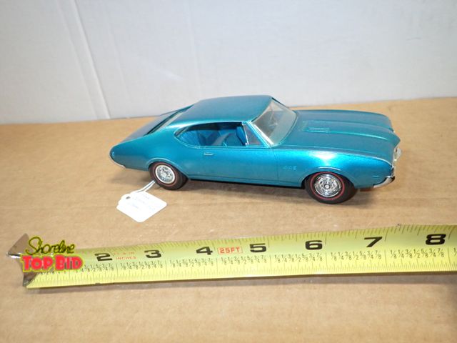 Lot 59-20043 - 1968 442 Oldsmobile Promo Model Car 8" long