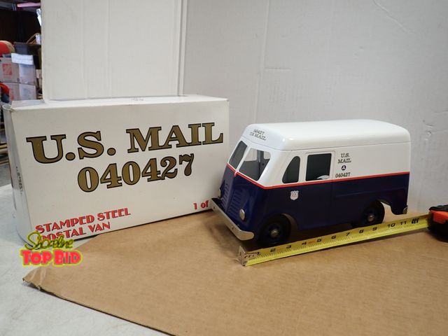 Lot 59-20078 - U.S. Mail 040427 Stamped Steel Postal Van 1 of 498 with Box, 12", Mint