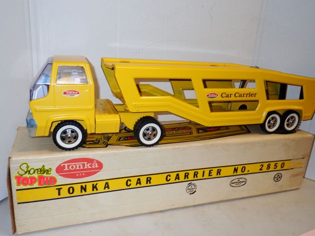 Lot 59-14676 - 1960s Tonka Car Carrier Pressed Steel Toy Truck 27" long, appears to be in Fairly Good Condition, Wi...