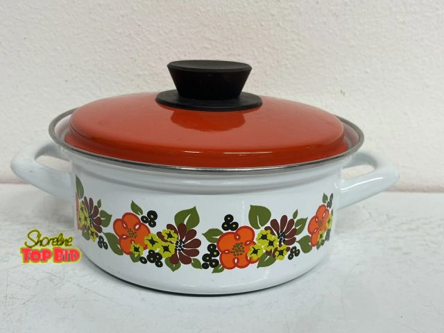Lot 59-74525 - Vintage Austria Email 8" Pot Enamelware 2 Quart Floral Cookware with Lid - no flaws