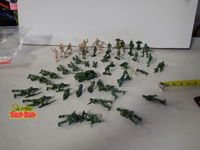 Lot 59-43716 - Collection of Vintage Army Men Soldiers