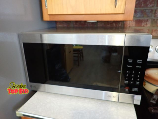 Lot 59-43563 - LG Microwave - Works