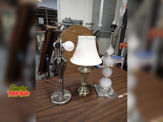Lot 59-41797 - 3 Table lamps