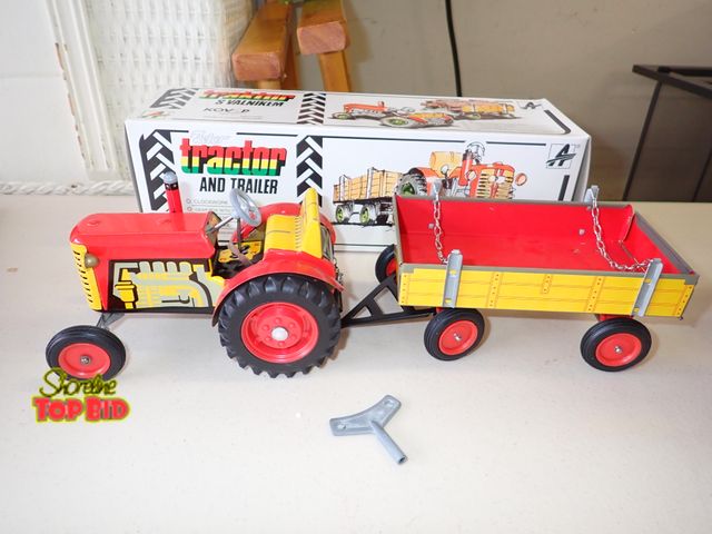 Lot 59-16070 - Vintage 1991 Kovap Zetor Tractor and Trailer Tin Lithograph Wind Up