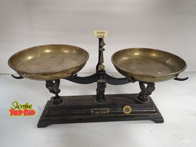 Lot 59-14187 - Antique Henry Troemner Balance Scale with 2 Brass/Copper Dishes