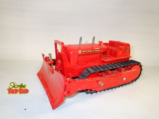 Lot 59-14164 - 1950s Plastic International Harvester TD-24 Diesel Crawler Standard Model Non-Mechanical