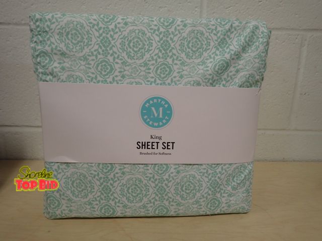 Lot 59-45008 - New Martha Stewart King Sheet Set