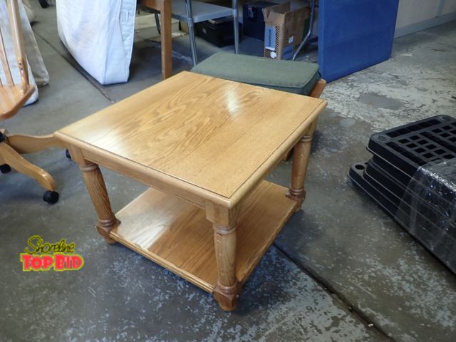 Lot 59-41100 - Solid Oak Square Side Table