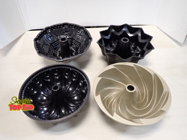 Lot 59-41602 - 4 Bundt Pans