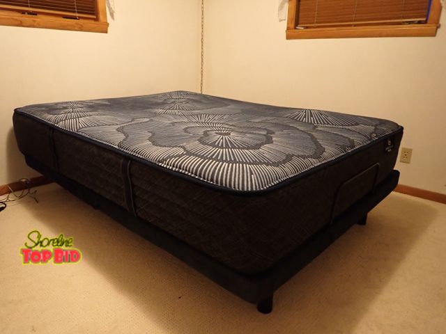 Lot 59-43438 - Serta Perfect Sleeper Mattress Adjustable Bed - had mattress protector on, took off for pictures - w...