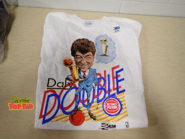 Lot 59-45104 - New Old Stock 1989 Salem Sportwear Detroit Pistons Daily Double T-Shirt Size Large