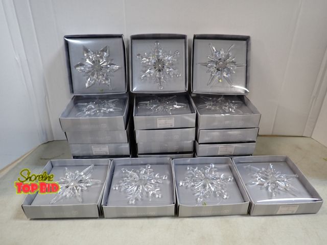 Lot 59-41698 - 19 Northern light's Dept.56 snowflake ornaments