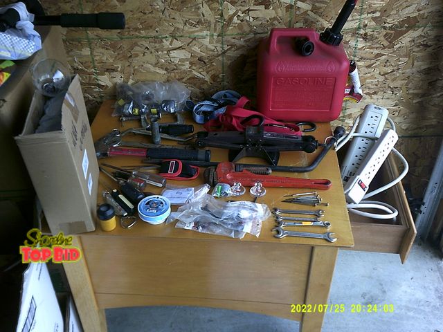 Lot 59-86023 - Big lot of tools and hardware, etc