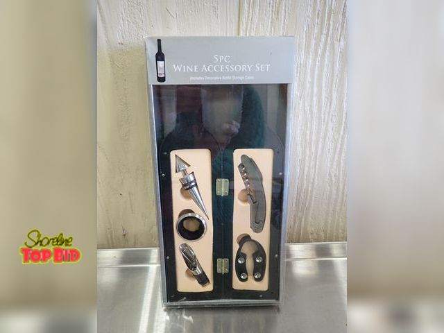 Lot 59-13002 - New 5-Pc Wine Accessory Set, includes Decorative Bottle Case. Great Gift!