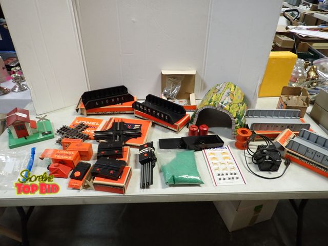 Lot 59-24107 - Huge Lot Lionel Train Accessories