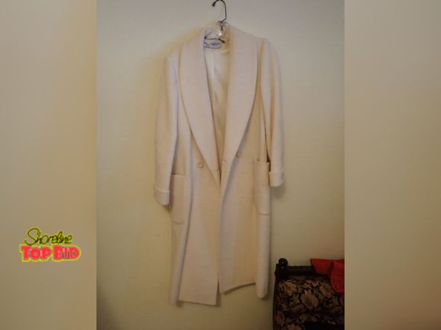 Lot 59-43577 - Vintage Pavilion Petite Wool Jacket