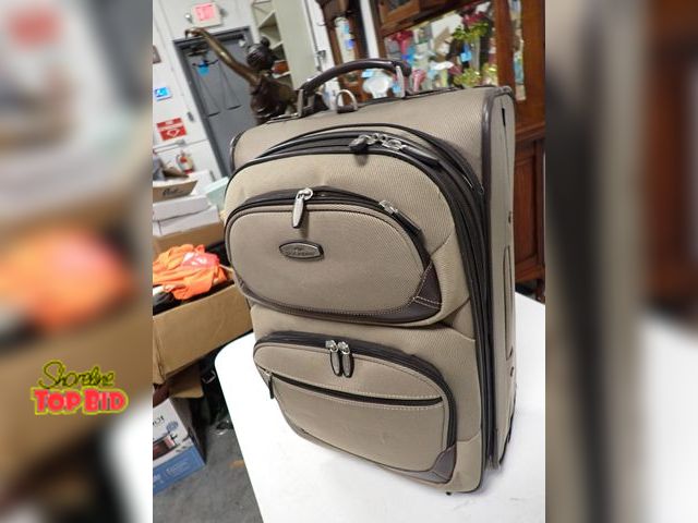 Lot 59-33235 - Dockers Carry-On Suitcase