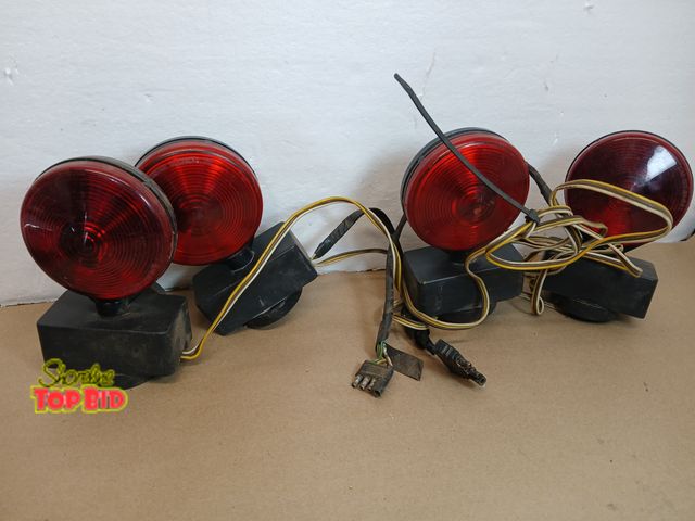 Lot 59-71041 - 2 Towing Light Kit with Magnetic Base Red Lens 2 tested working