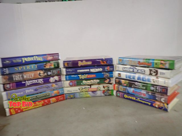 Lot 59-33534 - 19 VHS Tapes, Children's Classics