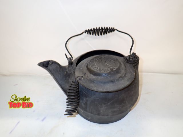Lot 59-14470 - 1880s Wagner Ware Sidney Ohio Embossed on Lid Cast Iron Tea Pot with Swivel Lid