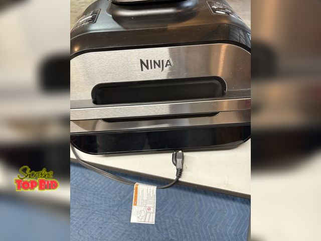 Lot 59-40004 - Ninja Foodi Smart XL Grill -includes 2 baskets for air frying. Works