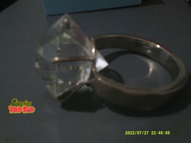 Lot 59-86033 - Fun Heavy Glass 'diamond'/metal ring (large)