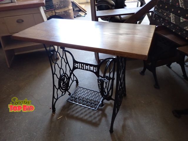 Lot 59-38347 - Beautiful Antique Singer Treadle Cast Iron Base with Oak Top