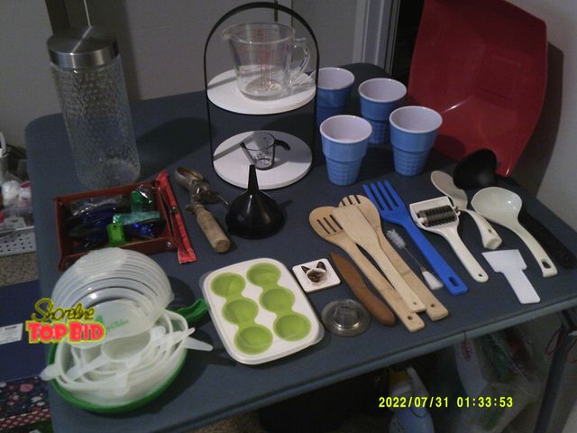Lot 59-86042 - Large lot, nice kitchen items and utensils. Pyrex 16oz. measure cups &amp; Bowls. good utensils, Gla...