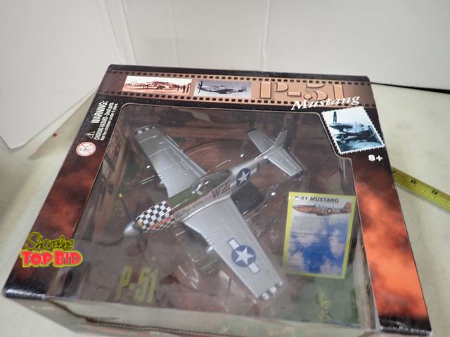 Lot 59-41186 - New 1:48 Scale Diecast P-51 Mustang