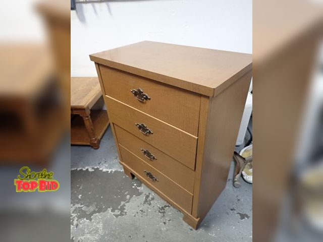 Lot 59-41086 - 4-Drawer Dresser